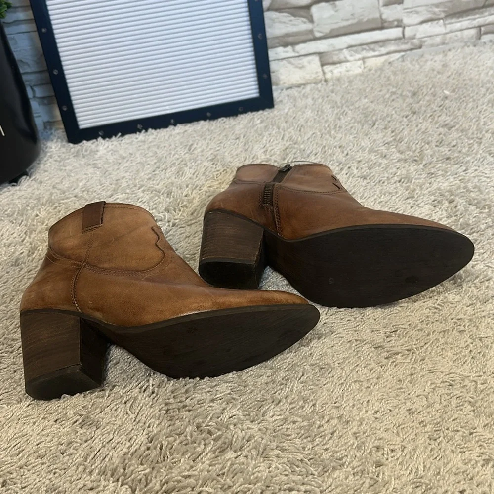 STEVE MADDEN 9M So Good Cognac Leather Ankle Boots